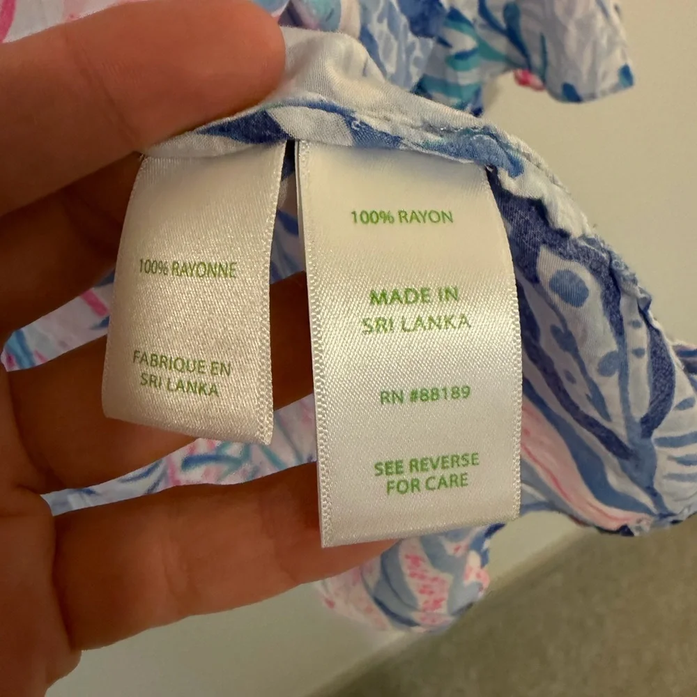 *LIKE NEW* Lilly Pulitzer Coral Print 3/4 Sleeve, Blue and Pink Blouse - Picture 5 of 8